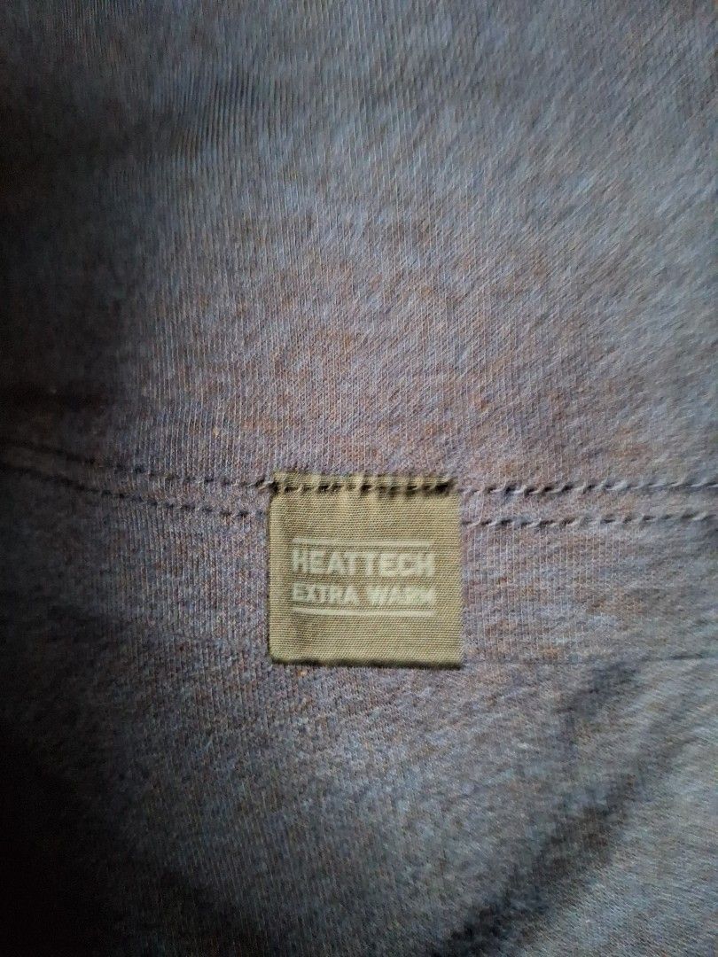 Uniqlo Heattech Extra Warm (Category: Tshirts & Polo Shirts ) located in Caloocan City. Submitted by haydee88 (Listing ID 1459161687, Image 3). Description: 🍒size on tag: Medium 🍒color: navy blue.
