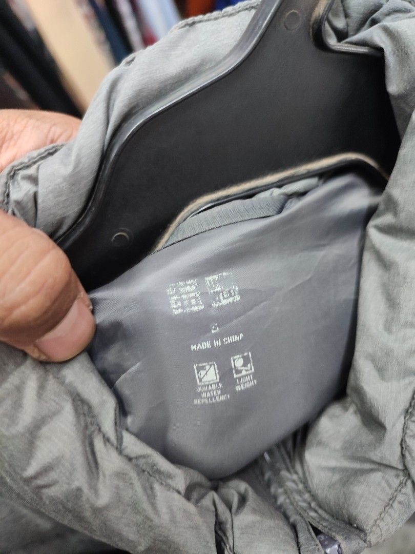 UNIQLO LIGHT WEIGHT PUFFER JACKET WOMENS (Category: Coats, Jackets and Outerwear) located in Puerto Princesa. Submitted by wintergarmentshop (Listing ID 1459133674, Image 2). Description: UNIQLO LIGHT WEIGHT PUFFER JACKET WOMENS EXCELLENT NO ISSUE SIZE SMALL.