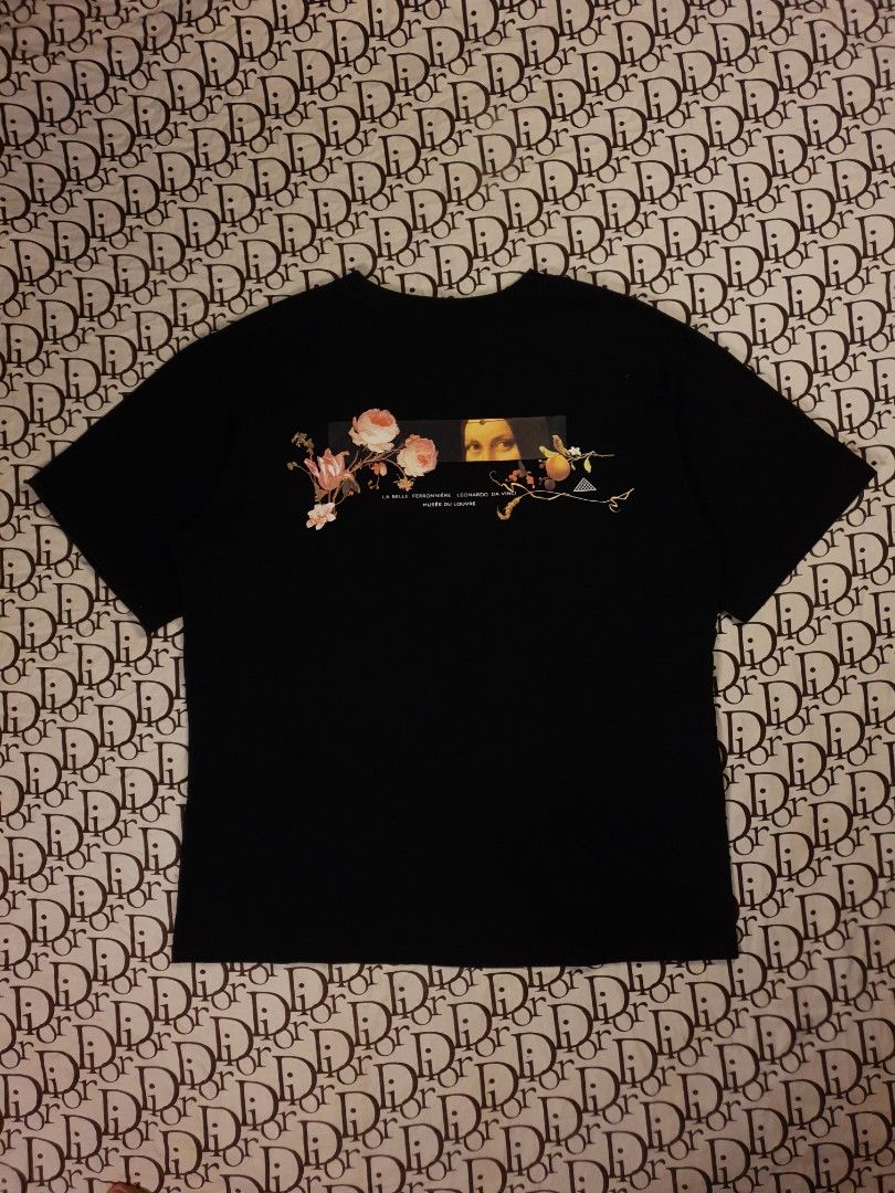 Uniqlo Musee Du Louvre (Category: Tshirts & Polo Shirts ) located in San Fernando. Submitted by retro.district. (Listing ID 1459197731, Image 1). Description: - Uniqlo art tee/art tshirt - Size: XL - Condition: Excellent - no issue - Color Rate: 9.5/10.
