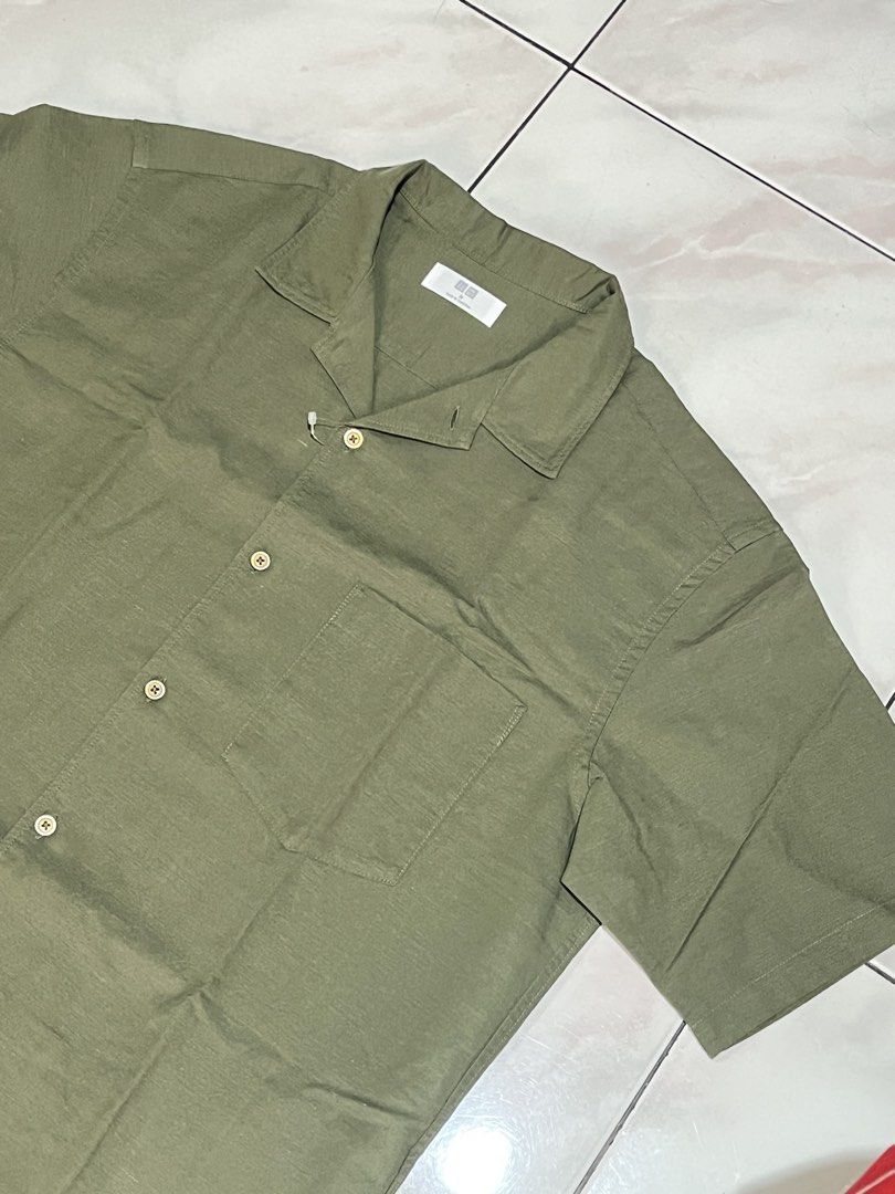 Uniqlo Polo (Category: Tshirts & Polo Shirts ) located in Bulacan. Submitted by levidiff (Listing ID 1459098611, Image 2). Description: Uniqlo Olive Polo Short sleeve Unused / Unworn Medium on tag Color: Olive Linen Actual dimensions: L - 27 W - 23.