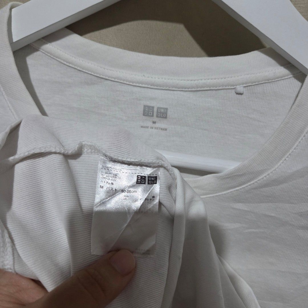 UNIQLO SUPIMA LONGSLEEVES 10/10 (Category: Longsleeves) located in Santiago. Submitted by fromboxes (Listing ID 1459230331, Image 2). Description: Like new see measurement keri Small Ships thru J&T Isabela North Luzon Shipping Nationwide No rush shipping 😊😊.