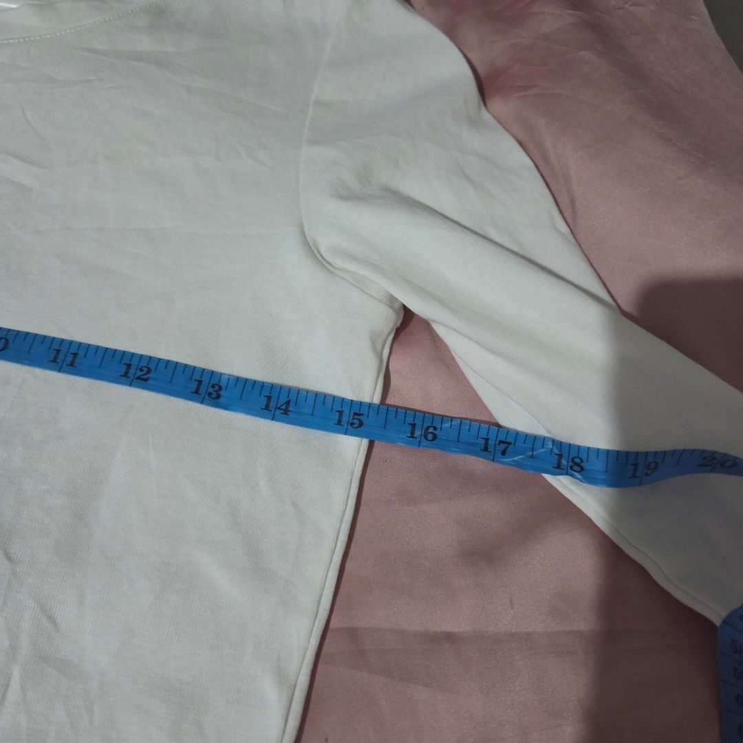 UNIQLO SUPIMA LONGSLEEVES 10/10 (Category: Longsleeves) located in Santiago. Submitted by fromboxes (Listing ID 1459230331, Image 3). Description: Like new see measurement keri Small Ships thru J&T Isabela North Luzon Shipping Nationwide No rush shipping 😊😊.