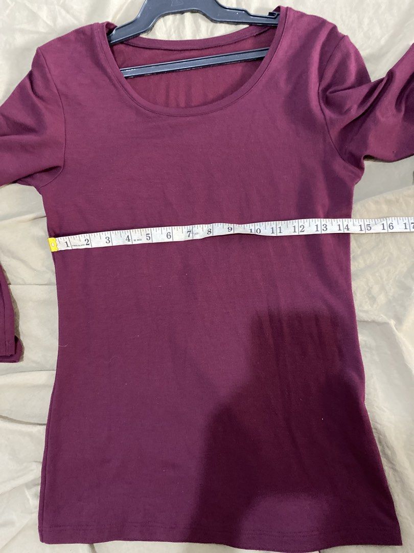 UNIQLO WOMAN MEDIUM EXTRA WARM HEATTECH (Category: Longsleeves) located in Quezon City. Submitted by pinkylivar (Listing ID 1459124980, Image 3). Description: Size - Medium Color- Maroon Issue- sign of usage pero good na good pa din for inner.