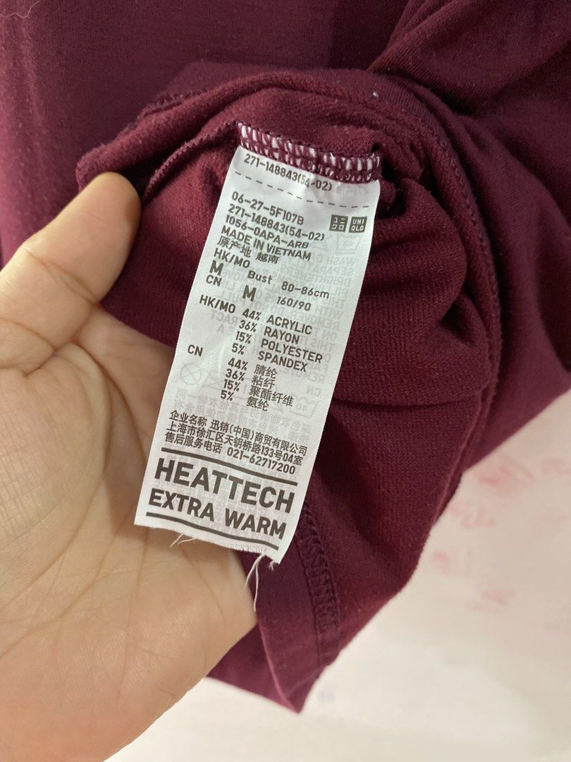 UNIQLO WOMAN MEDIUM EXTRA WARM HEATTECH (Category: Longsleeves) located in Quezon City. Submitted by pinkylivar (Listing ID 1459124980, Image 2). Description: Size - Medium Color- Maroon Issue- sign of usage pero good na good pa din for inner.