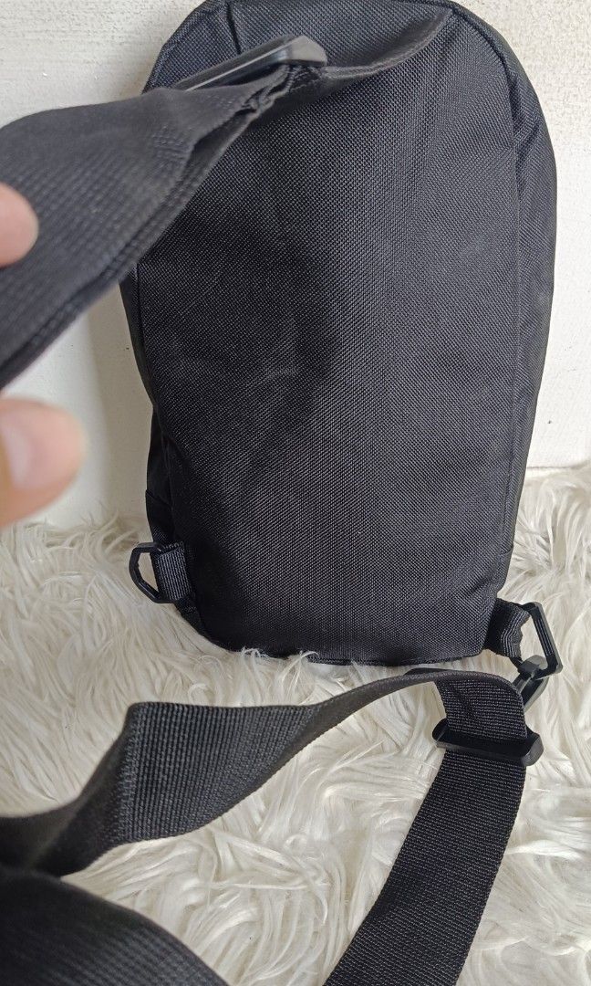 USAll Body Bag (Category: Belt bags, Clutches and Pouches) located in Davao. Submitted by roxy0404 (Listing ID 1459245978, Image 3). Description: ukay source no issue size length 6.5 inches height 10 inches width 3 inches.