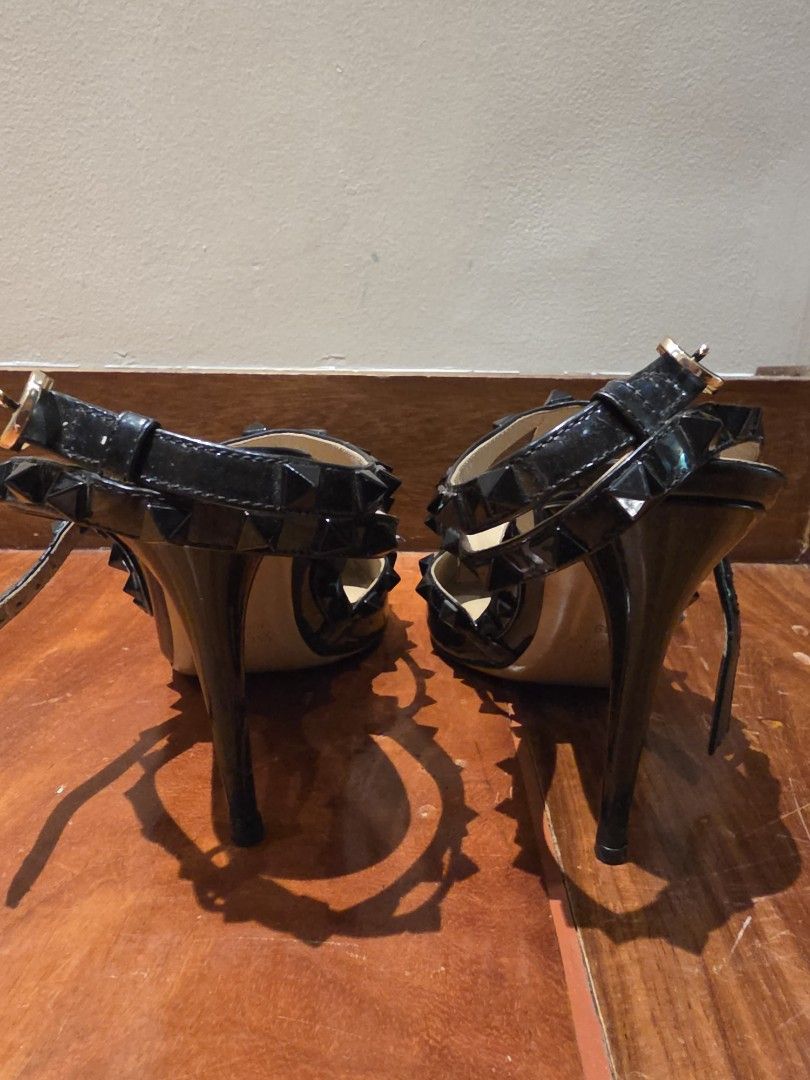 Valentino Rockstud Heels 39 (Category: Sneakers & Footwear) located in Pasig City. Submitted by vthing (Listing ID 1459146382, Image 3). Description: dustbag .