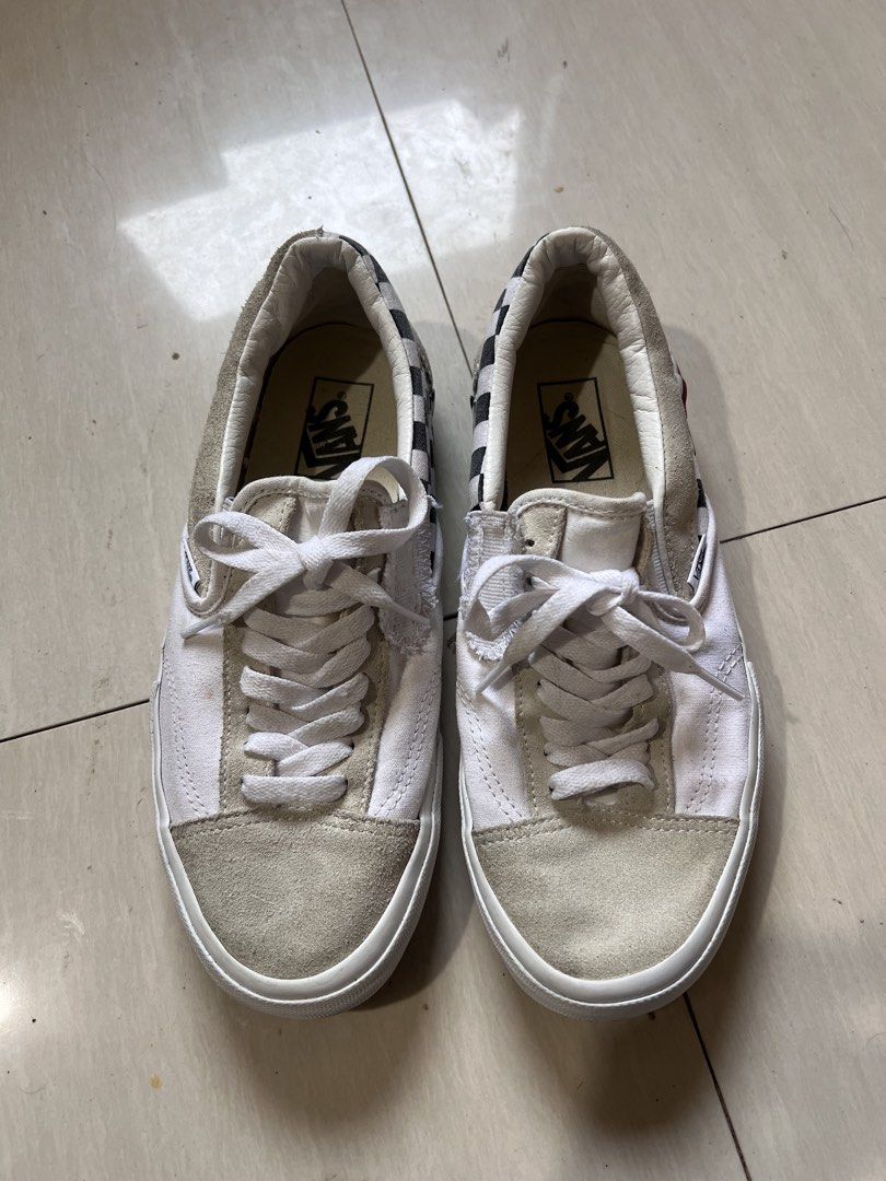 Vans short (Category: Announcements) located in Zamboanga. Submitted by safe.haimer (Listing ID 1459184315, Image 2). Description: Size 9 Excellent condition Color rate 9.5/10 No issue .