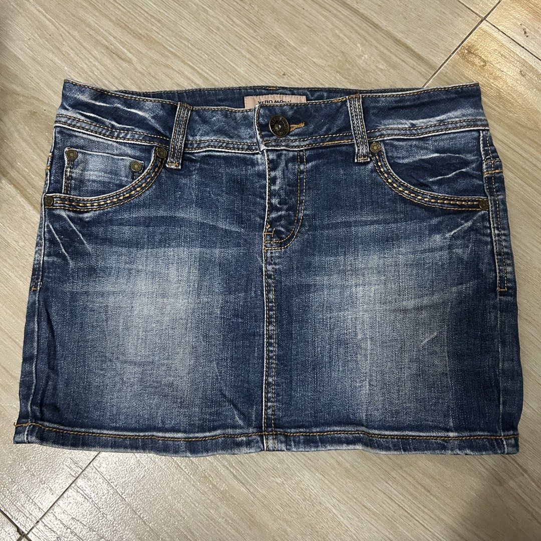 Vero Moda Denim Mini Skirt (Category: Skirts) located in Cagayan de Oro. Submitted by elviecup (Listing ID 1459246422, Image 1). Description: Vero Moda denim mini skirt. Blue, distressed wash. Size S/165/68A. Five-pocket style. Button and zip closure. Casual wear..