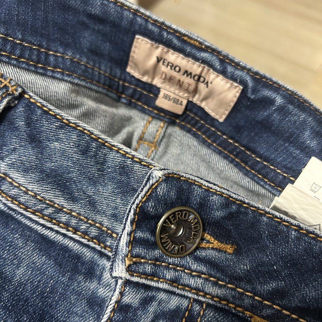 Vero Moda Denim Mini Skirt (Category: Skirts) located in Cagayan de Oro. Submitted by elviecup (Listing ID 1459246422, Image 3). Description: Vero Moda denim mini skirt. Blue, distressed wash. Size S/165/68A. Five-pocket style. Button and zip closure. Casual wear..