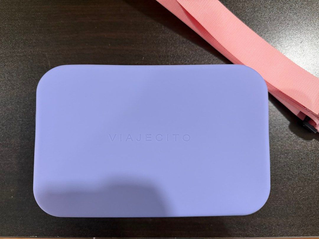 Viajecito Splashkit in periwinkle w pink strap (Category: Cross-body Bags) located in Quezon City. Submitted by PrelovedTreasureees (Listing ID 1459156551, Image 2). Description: Periwinkle Viajecito splashkit CLASSIC + pink adjustable strap - First photo is a reference pic (the strap that comes with the bag I’m selling is pink not yellow) - Purchased on the blue app on Nov 2021 for 2,785 for both the bag + the strap (they were sold separately) -