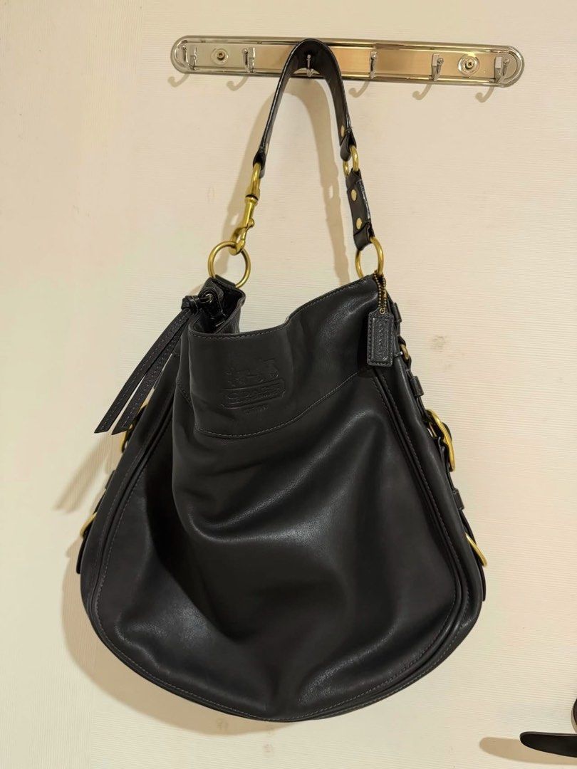 Vintage Coach Zoe Editorial bag code 12664 (RARE SIZE) (Category: Luxury Bags & Wallets) located in Calamba. Submitted by nicaray (Listing ID 1459154821, Image 1). Description: Guys wag nyo na masyado tawaran, personal preloved bag ko talaga to at hirap ako ilet go pero need funds lang talaga :( A gorgeous Vintage Coach Zoe 12664 in classic all-black leather with gold-tone hardware. Very very good condition!! 💯 🖤 Genuine leather ✨ Gold-tone har