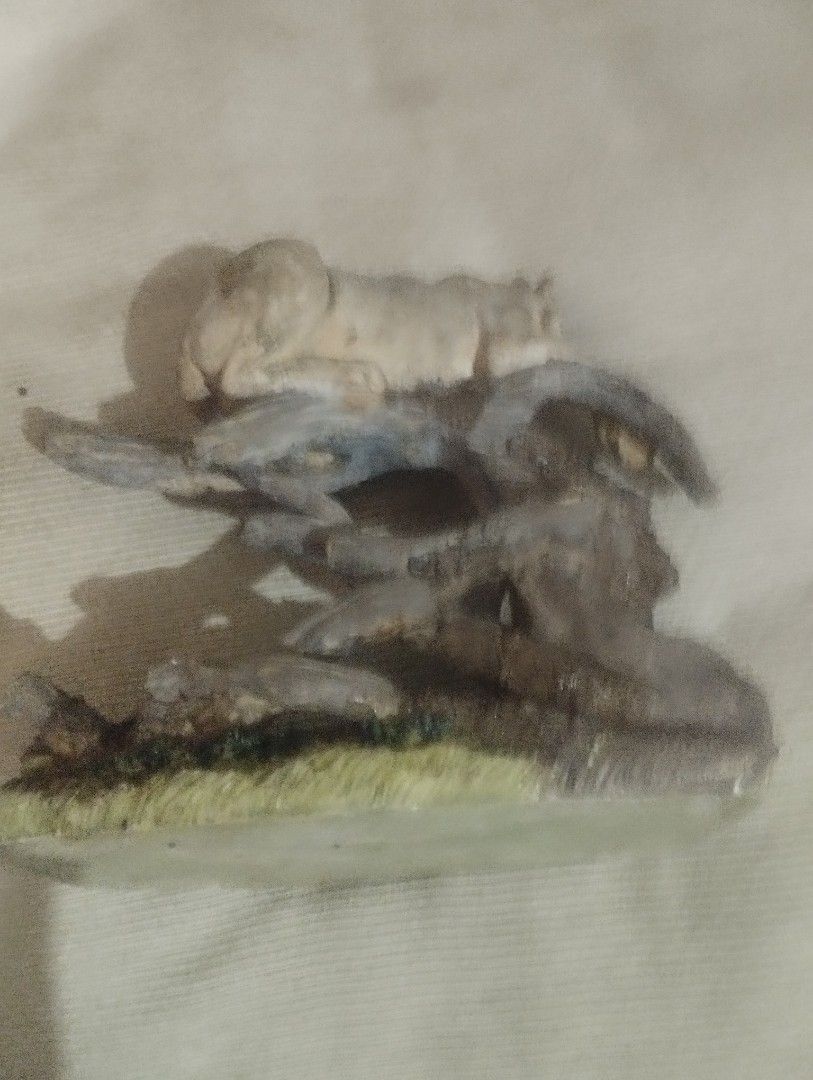 VINTAGE FIGURINE (Category: Figurines & Statues) located in Mandaluyong City. Submitted by LEATHERFACE (Listing ID 1459171691, Image 2). Description: PRICE IS 800.