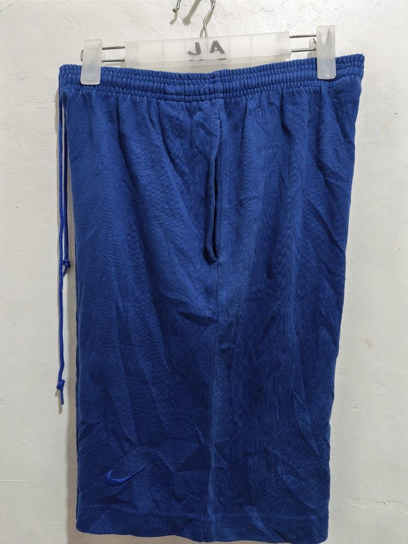 VINTAGE NIKE SWEAT SHORT EMBROIDED LOGO (Category: Shorts) located in Pili. Submitted by janrypalmerodelima (Listing ID 1459245012, Image 2). Description: VINTAGE NIKE SWEAT SHORT EMBROIDED LOGO DIMES: W 26-34 L 19.5 LO 11 CONDITION: EXCELLENT COLOR RATE: 9.8/10 ISSUE: NONE.