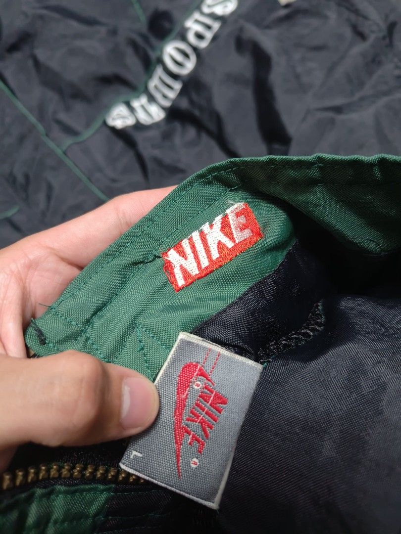 Vintage nike windbreaker (Category: Coats, Jackets and Outerwear) located in Alaminos. Submitted by christianberbo (Listing ID 1459136844, Image 2). Description: .