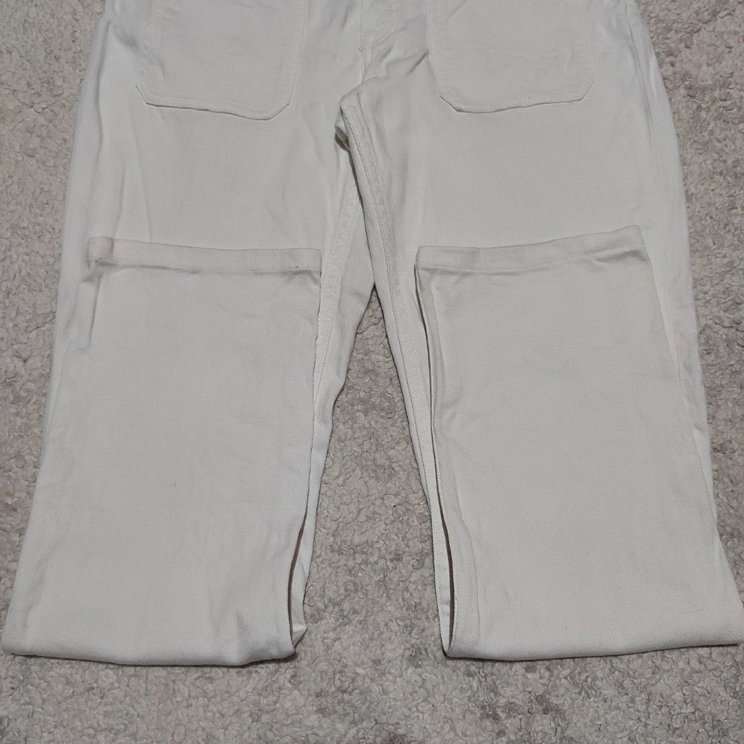 Vintage Ralph Lauren Cream Pants (Category: Jeans) located in Manila. Submitted by anthonig (Listing ID 1459284028, Image 3). Description: Length: 38 inches outseam Width: 32 inches Hem: 6.75 inches Price: 300 pesos Condition: 9/10 Issues: 7 to last slide PM if interested or for inquiries Meetups within MANILA only Can do shipping at buyers expense.