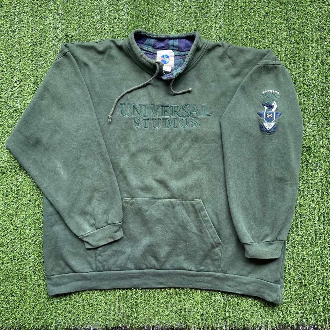 Vintage Universal Studios Pullover Sweatshirt (Category: Coats, Jackets and Outerwear) located in Pasay City. Submitted by 21junkstreet (Listing ID 1459250548, Image 1). Description: Vintage Universal Studios Pullover Sweatshirt Issues: None (See photos) Dimensions: 25.5 x 26.5 💸 PHP 400 📨For more questions and details just DM 📍 Pasay City📍(Shipping not included) All items are Thrifted, some have pin holes, stains and discolorations. Manage y