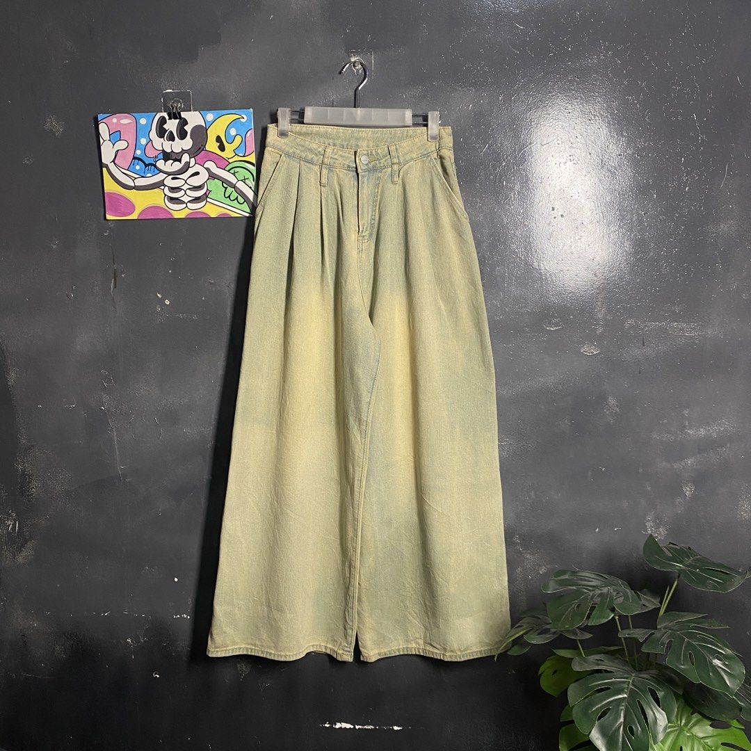 Vintage Washed Baggy Pants (Category: Jeans) located in Cebu City. Submitted by moisesthriftz (Listing ID 1459194723, Image 1). Description: BAGGY VINTAGE WASHED PANTS 👖 28-30 WAIST / 41 LENGTH 15 THIGH / 14.5 LEG OPEN ISSUE : ONE PIN HOLE (NOT VISIBLE) SUPER BAGGY WHEN WORN GOOD CONDITION 700 🏷️.
