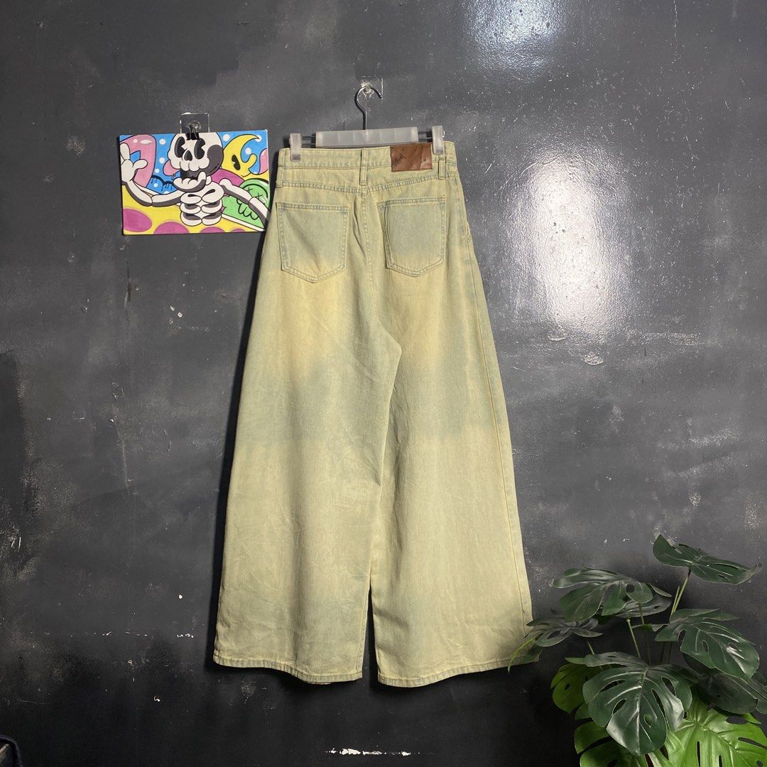 Vintage Washed Baggy Pants (Category: Jeans) located in Cebu City. Submitted by moisesthriftz (Listing ID 1459194723, Image 2). Description: BAGGY VINTAGE WASHED PANTS 👖 28-30 WAIST / 41 LENGTH 15 THIGH / 14.5 LEG OPEN ISSUE : ONE PIN HOLE (NOT VISIBLE) SUPER BAGGY WHEN WORN GOOD CONDITION 700 🏷️.