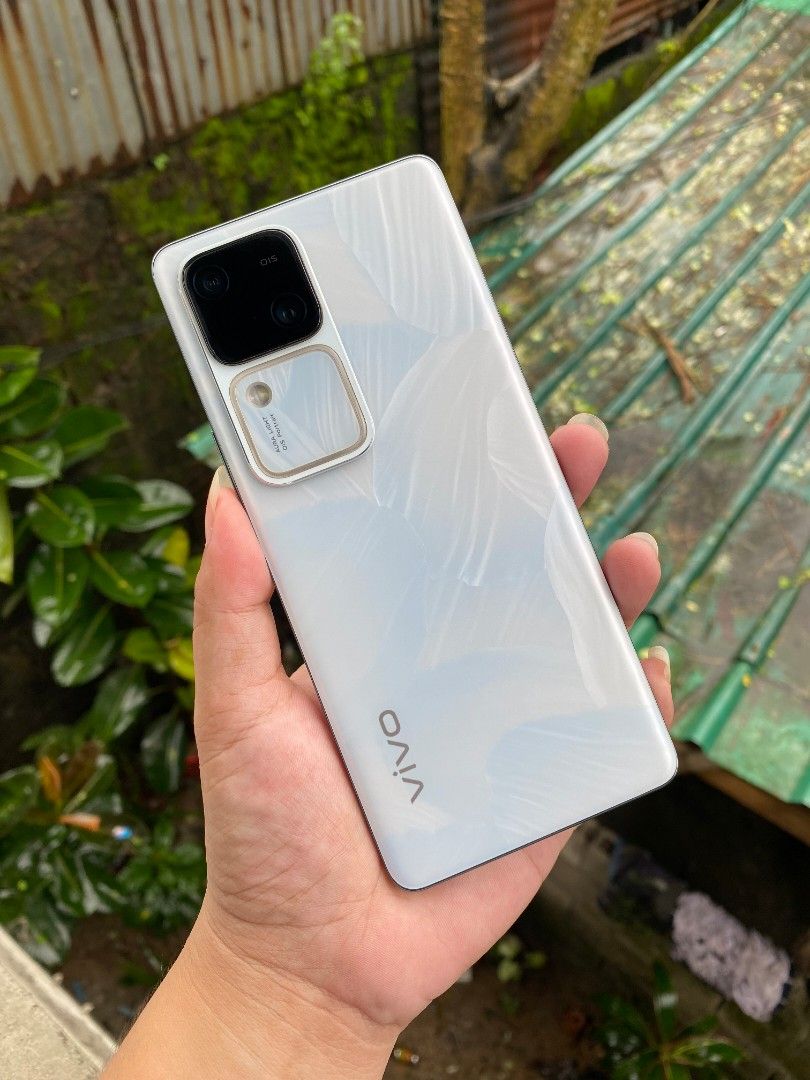 Vivo V30 5G 12/256gb (Category: Vivo) located in Tarlac. Submitted by gadgetseller15 (Listing ID 1459182140, Image 2). Description: for sale: Vivo V30 5G 12+12gbram 256gbrom Snapdragon 7 Gen 3 no issue 💯 unit case rep charger dm for surebuyer 💯✨.