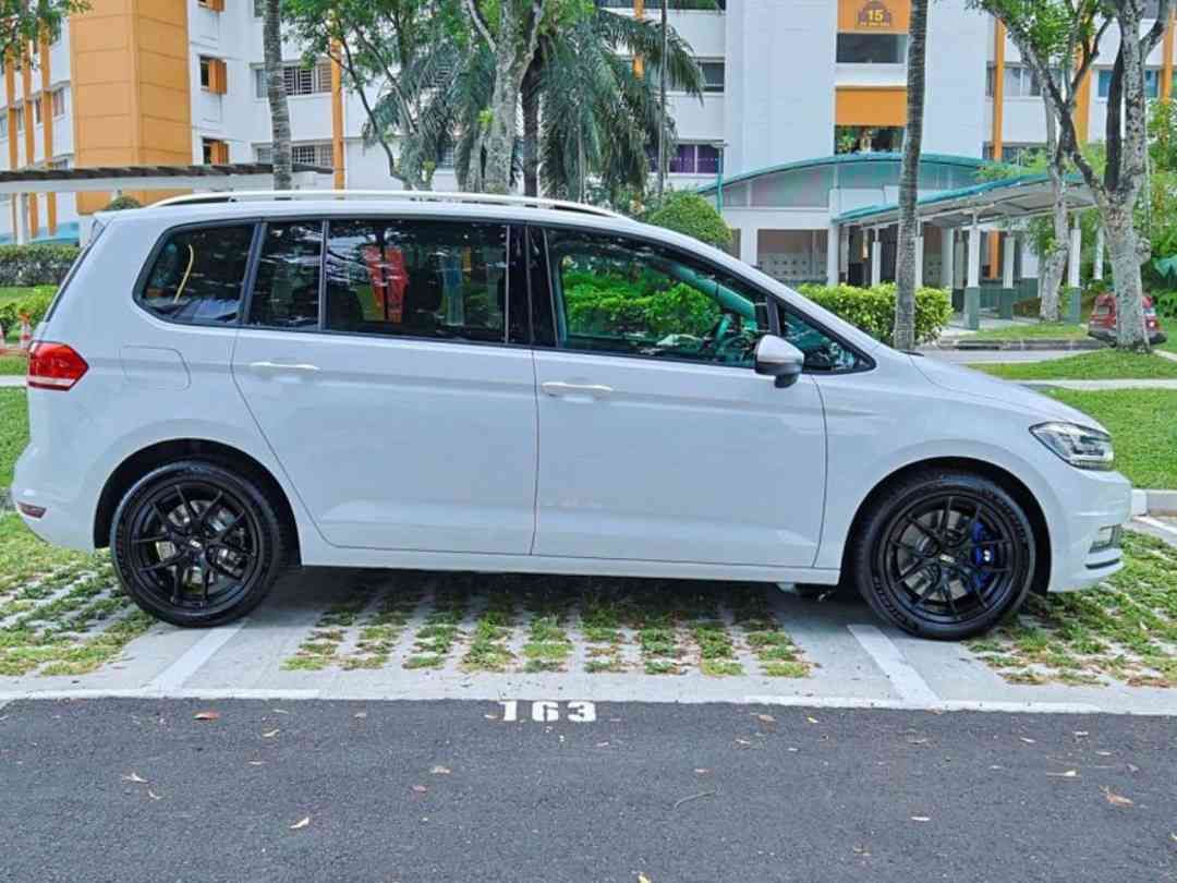 Volkswagen Touran 1.4 TSI DSG (A) (Category: Used Cars) located in Singapore. Submitted by sgcarchoicewc (Listing ID 1459129271, Image 3). Description: Sales Contact: Casper Lim tel:90687290 .