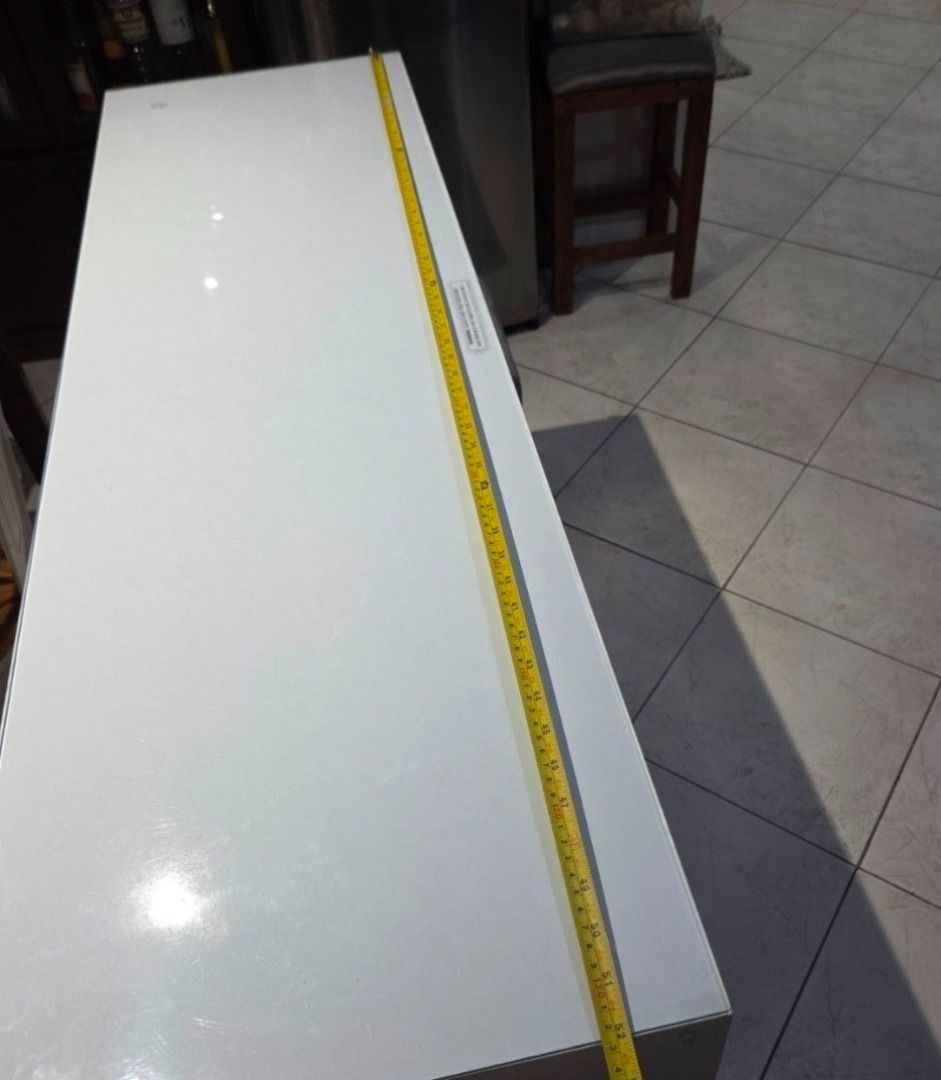 White Dining Nook / Dining Bar Table Set (Category: Tables & Sets) located in Makati City. Submitted by k.1248 (Listing ID 1459092977, Image 3). Description: Pick up: Legaspi Village, Makati RFS: Move out.