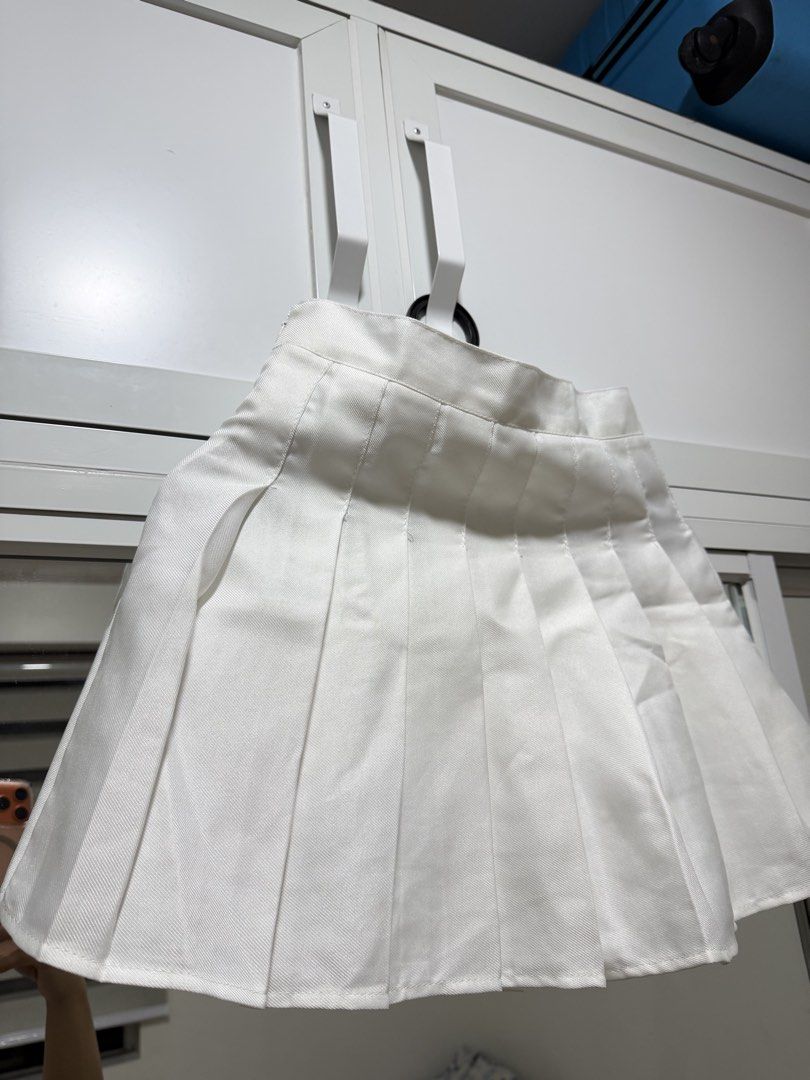 WHITE PLEATED SKIRT (Category: Skirts) located in Quezon City. Submitted by prelovedclub.by.a (Listing ID 1459215374, Image 1). Description: SMALL TO MEDIUM MOP: GCASH/BDO/MARIBANK MOD: J&T/MARIBANK/LALAMOVE.
