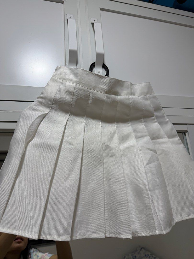 WHITE PLEATED SKIRT (Category: Skirts) located in Quezon City. Submitted by prelovedclub.by.a (Listing ID 1459215374, Image 2). Description: SMALL TO MEDIUM MOP: GCASH/BDO/MARIBANK MOD: J&T/MARIBANK/LALAMOVE.