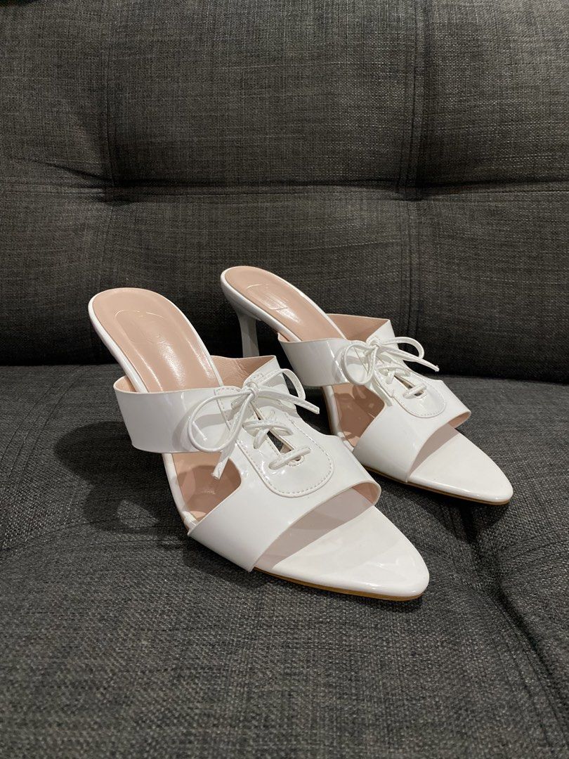 White Sporty Sandals (Category: Sandals) located in Manila. Submitted by pinkmoschino (Listing ID 1459180896, Image 2). Description: .