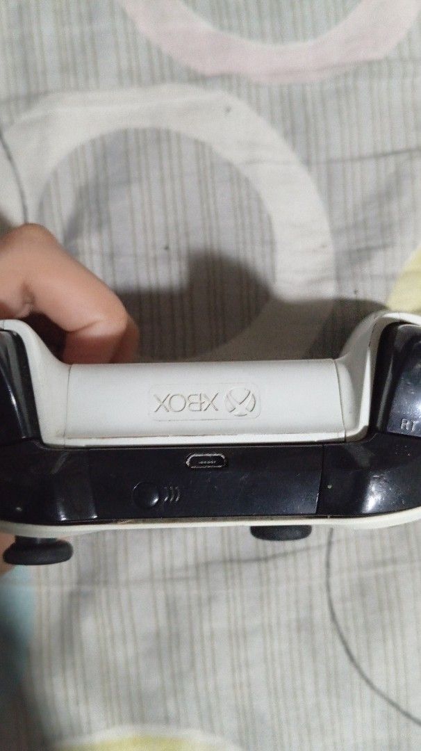 White Xbox Wireless Controller One (Category: Controllers) located in Manila. Submitted by manlapazra75061 (Listing ID 1459108309, Image 2). Description: fs: wireless xbox one controller - joysticks show signs of usage 😓 - need battery, usb for charging - still goods for gaming (i use it for my pc,,) - price negotiable - sf shouldered by buyer - refundable if not working .