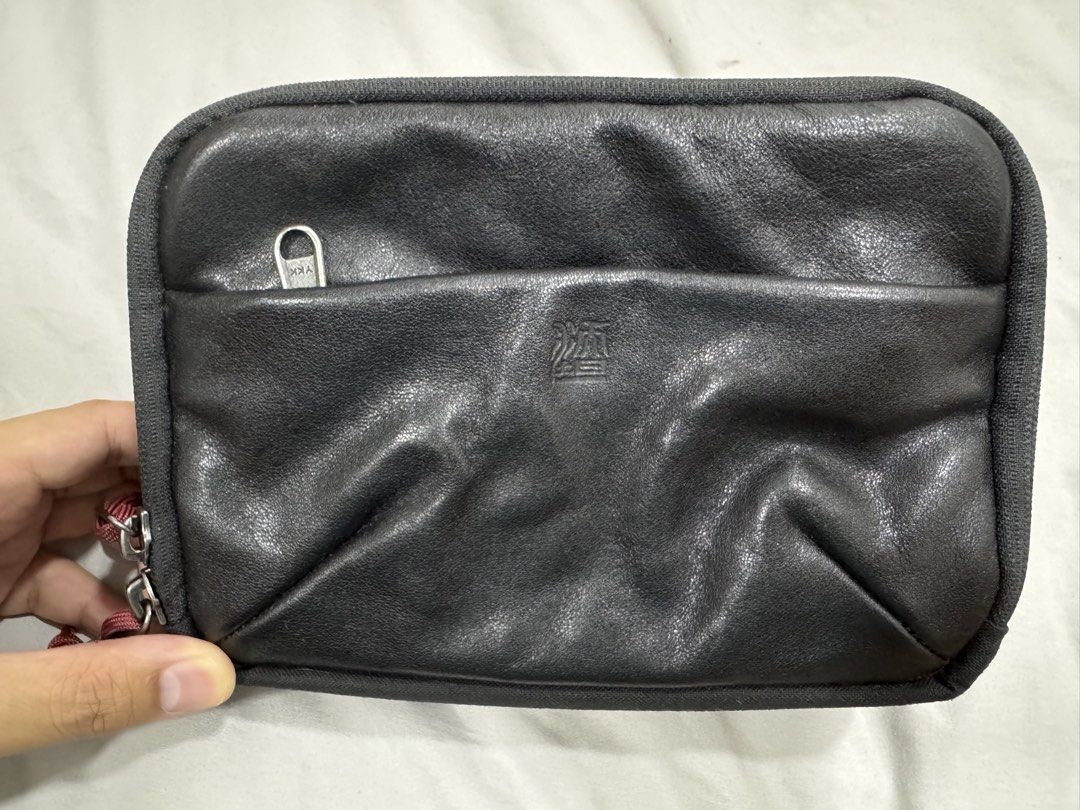 Wotancraft Tech Pouch (Category: Belt bags, Clutches and Pouches) located in Makati City. Submitted by alonzojason (Listing ID 1459252567, Image 1). Description: Wotancraft Tech Pouch Got it as part of 2025 Holiday Program Not available for purchase New and unused RFS: Decluttering Location: Fairview.