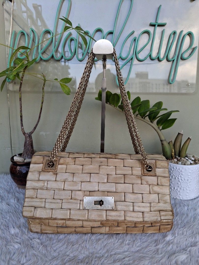 Woven Genuine Exotic Eel Leather Shoulder Bag with Chain Strap (Category: Shoulder Bags) located in Mandaluyong City. Submitted by shams2026 (Listing ID 1459121829, Image 2). Description: - Light tan woven leather bag - Back to back double faced bag - 2 compartments - All-over woven texture - Secure metal clasp closure - Interior has a few small marks - Ideal for evening wear and special occasions or everyday OOTD bag - Japan sourced exotic leath
