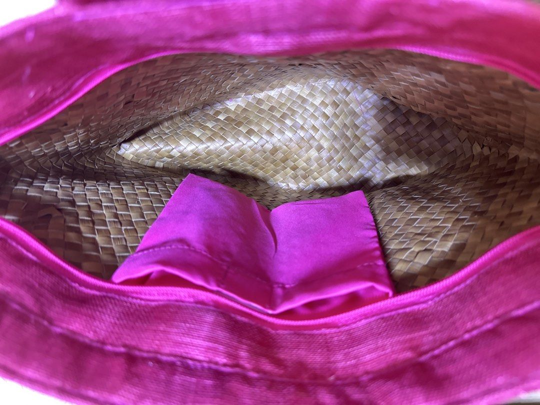 Woven Rattan Handle Boho Tote (Category: Tote Bags) located in San Fernando. Submitted by prelovednook2026 (Listing ID 1459229271, Image 2). Description: .