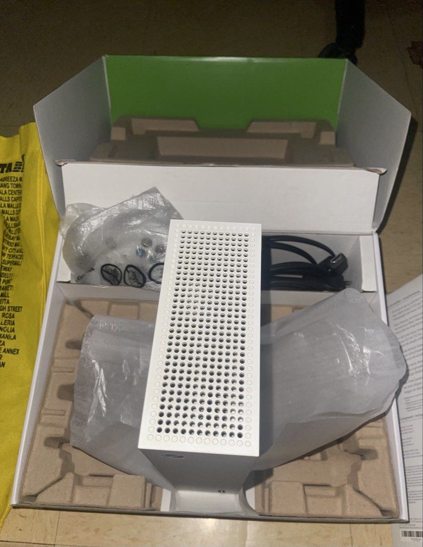 Xbox Series S 512GB SSD Console (Category: Xbox) located in Paranaque City. Submitted by lukemargallo (Listing ID 1459170256, Image 2). Description: - Xbox Series S Console (512GB SSD) - Original Controller Included - All Original Cables Included - Original Packaging Intact - Ready for Gaming.