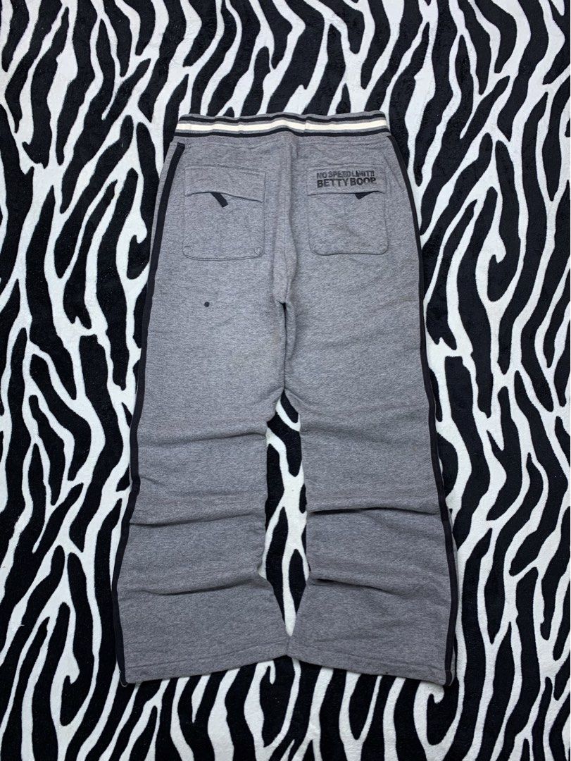 Y2K BETTYPOP SWEATPANTS (Category: Other Bottoms) located in Cagayan de Oro. Submitted by yooow.c (Listing ID 1459188998, Image 2). Description: size 30-36 ( stretchable ) - excellent condition - flawless - need wash lang - hard .