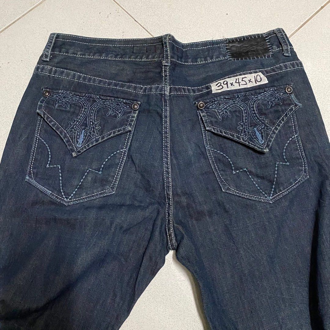 y2k marc ecko boot cut jeans (Category: Jeans) located in Taguig. Submitted by xi_xxix1129 (Listing ID 1459216480, Image 3). Description: y2k marc ecko boot cut jeans waist 39” length 45” hem 10” excellent used issue missing back buttons last pic 799php taguig location shipping / lalamove after working hours 📩📩📩.