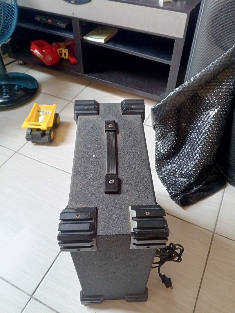 Yamaha HR-1500 Guitar Amplifier (Category: Musical Instruments) located in Manila. Submitted by papong89 (Listing ID 1459107041, Image 3). Description: - Yamaha HR-1500 Guitar Amplifier - 25 Watts of power - Proudly Made in Japan - Controls: Input, Volume, Master, Bass, Middle, Treble, Presence, Chorus - Features: Stereo Phones output - Power Switch - Tested and confirmed working - Ideal for practice sessions or small live performances.
