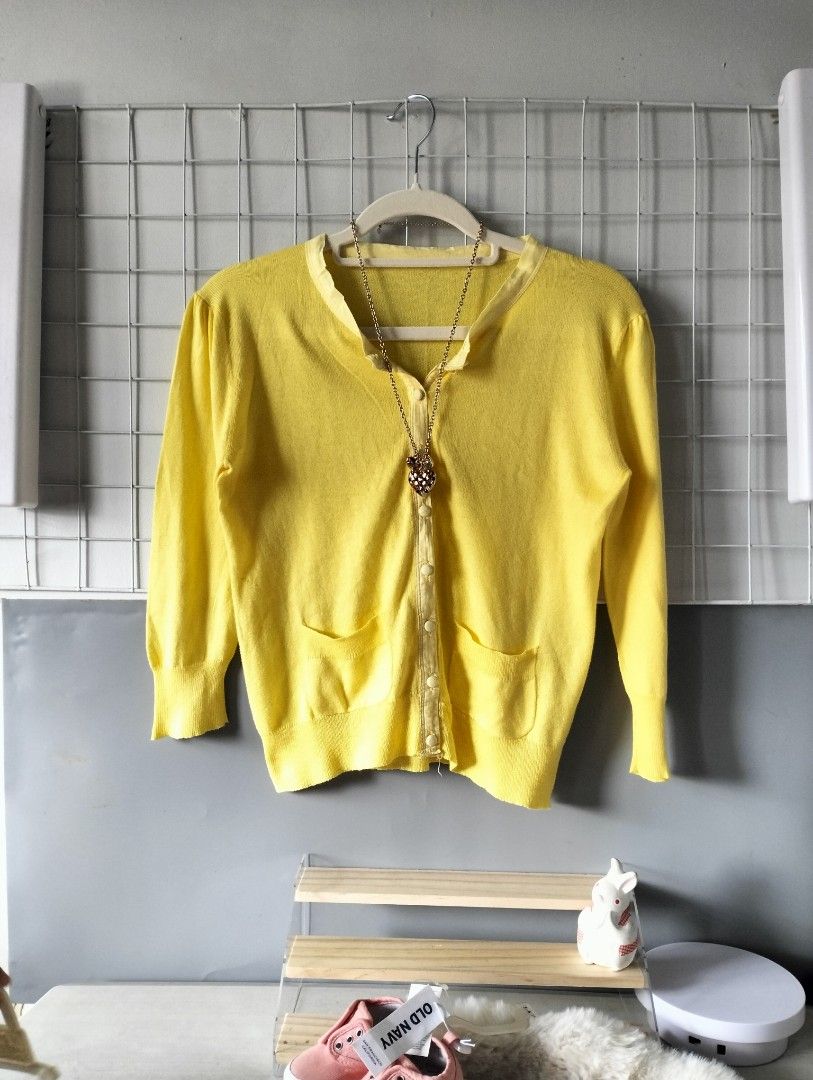 Yellow Cardigan long sleeve (Category: Coats, Jackets and Outerwear) located in Manila. Submitted by alayassulittipidfinds (Listing ID 1459140873, Image 1). Description: .