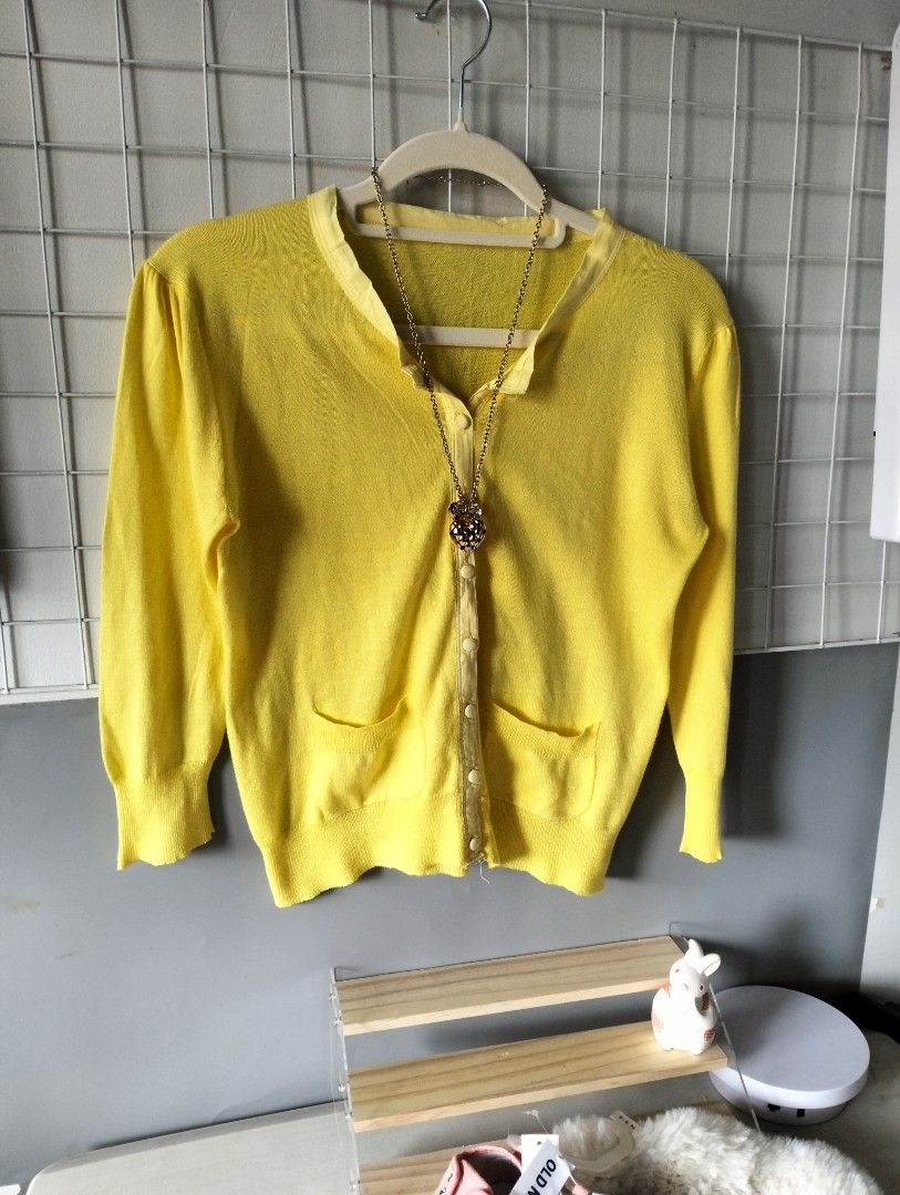 Yellow Cardigan long sleeve (Category: Coats, Jackets and Outerwear) located in Manila. Submitted by alayassulittipidfinds (Listing ID 1459140873, Image 2). Description: .
