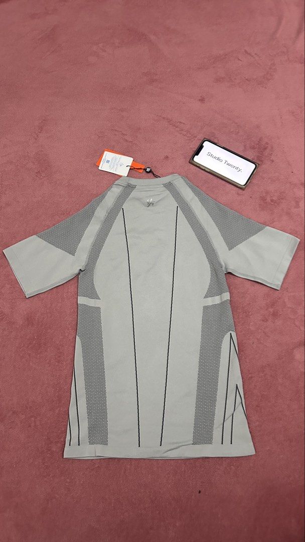 YoungLa Apex Compression (Category: Activewear) located in Pasay City. Submitted by studio_twentyph (Listing ID 1459109775, Image 2). Description: YoungLa Apex Compression Shirt Size Small Grey Colorway Onhand and ready to ship.