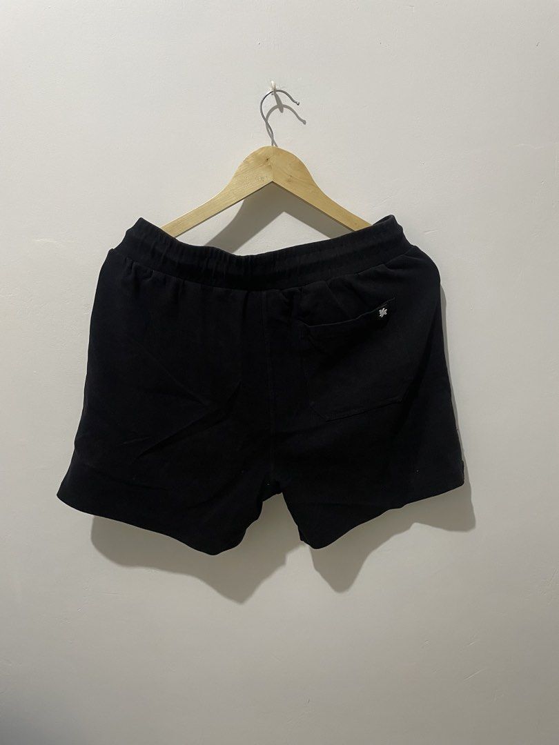 YOUNGLA Black Sweat Shorts (Category: Shorts) located in Manila. Submitted by thrift_by_tons08 (Listing ID 1459206548, Image 2). Description: YOUNGLA SHORT Dimes: Waist: 30 - 34 Length: 15.5 Leghole: 11.5 Price: 1,250 + sf (negotiable) 📍Roxas City, Capiz 5800 🔫 Payment via Gcash 🔫Payment First Policy .