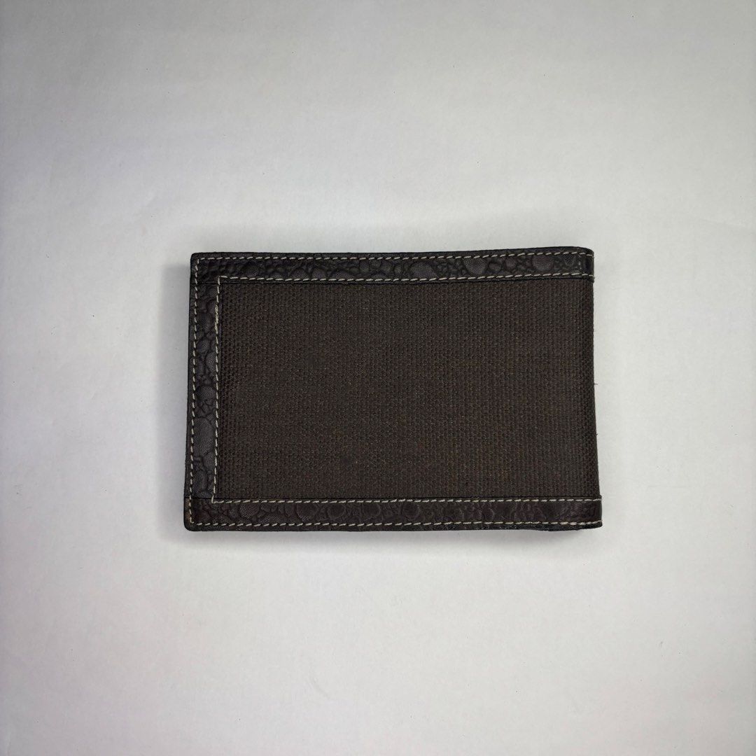 Yves Saint Laurent (Ysl) Wallet (Category: Luxury Bags & Wallets) located in Paranaque City. Submitted by smthngincbn_ (Listing ID 1459268611, Image 2). Description: Ysl Wallet Authentic 10/10 Color Rate No Issue Parañaque loc.