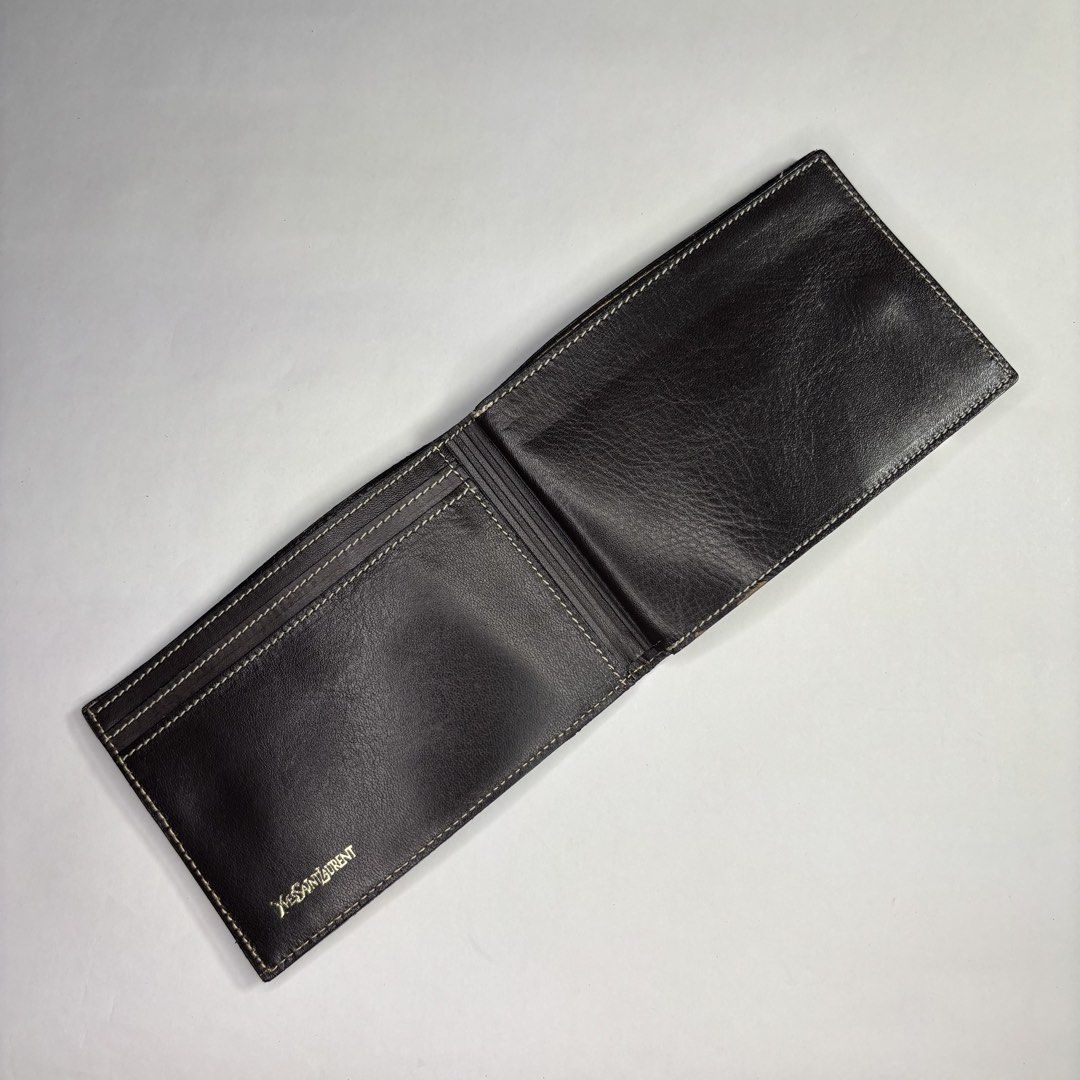 Yves Saint Laurent (Ysl) Wallet (Category: Luxury Bags & Wallets) located in Paranaque City. Submitted by smthngincbn_ (Listing ID 1459268611, Image 3). Description: Ysl Wallet Authentic 10/10 Color Rate No Issue Parañaque loc.
