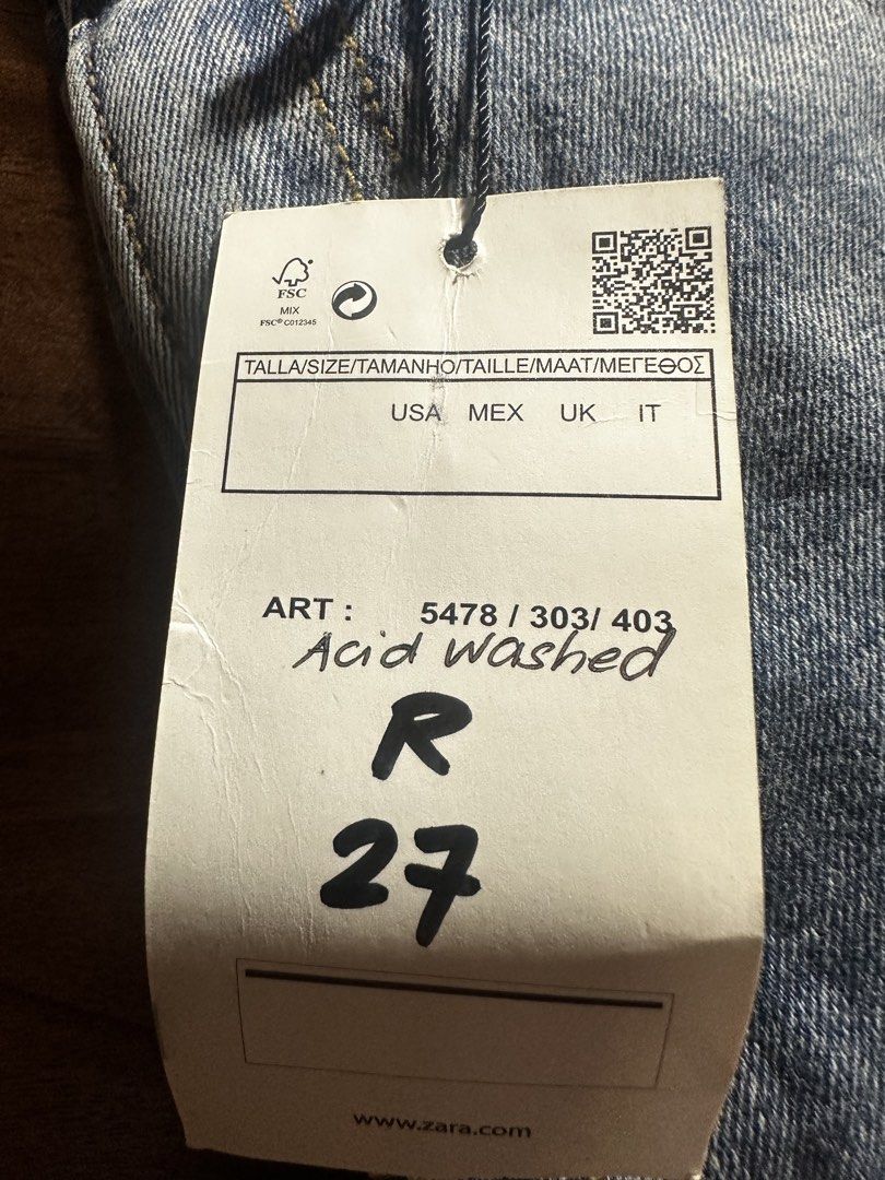 Zara Acid Washed Ripped Denim Jeans (Category: Jeans) located in Quezon City. Submitted by jareddeuna (Listing ID 1459094955, Image 2). Description: - Zara Acid Wash Jeans - Ripped Details - Size: 27 - Made in Bangladesh - Classic Denim Style - Ideal for Casual Wear - Please check photos for exact condition.