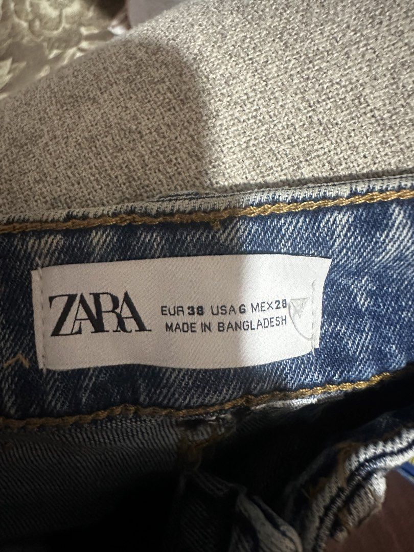 Zara Acid Washed Ripped Denim Jeans (Category: Jeans) located in Quezon City. Submitted by jareddeuna (Listing ID 1459094955, Image 3). Description: - Zara Acid Wash Jeans - Ripped Details - Size: 27 - Made in Bangladesh - Classic Denim Style - Ideal for Casual Wear - Please check photos for exact condition.