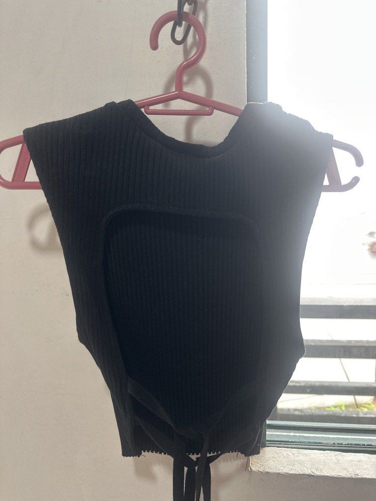 ZARA blackless self tie top (Category: Blouses) located in Bacoor. Submitted by angoisee (Listing ID 1459109881, Image 3). Description: dm for more info negotiable declutter.