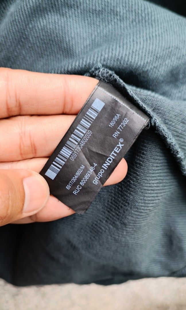Zara Boxy Crop Poloshirt (Category: Activewear) located in Davao. Submitted by st333tcartel (Listing ID 1459134636, Image 3). Description: Medium Length 27 Width 25.5.