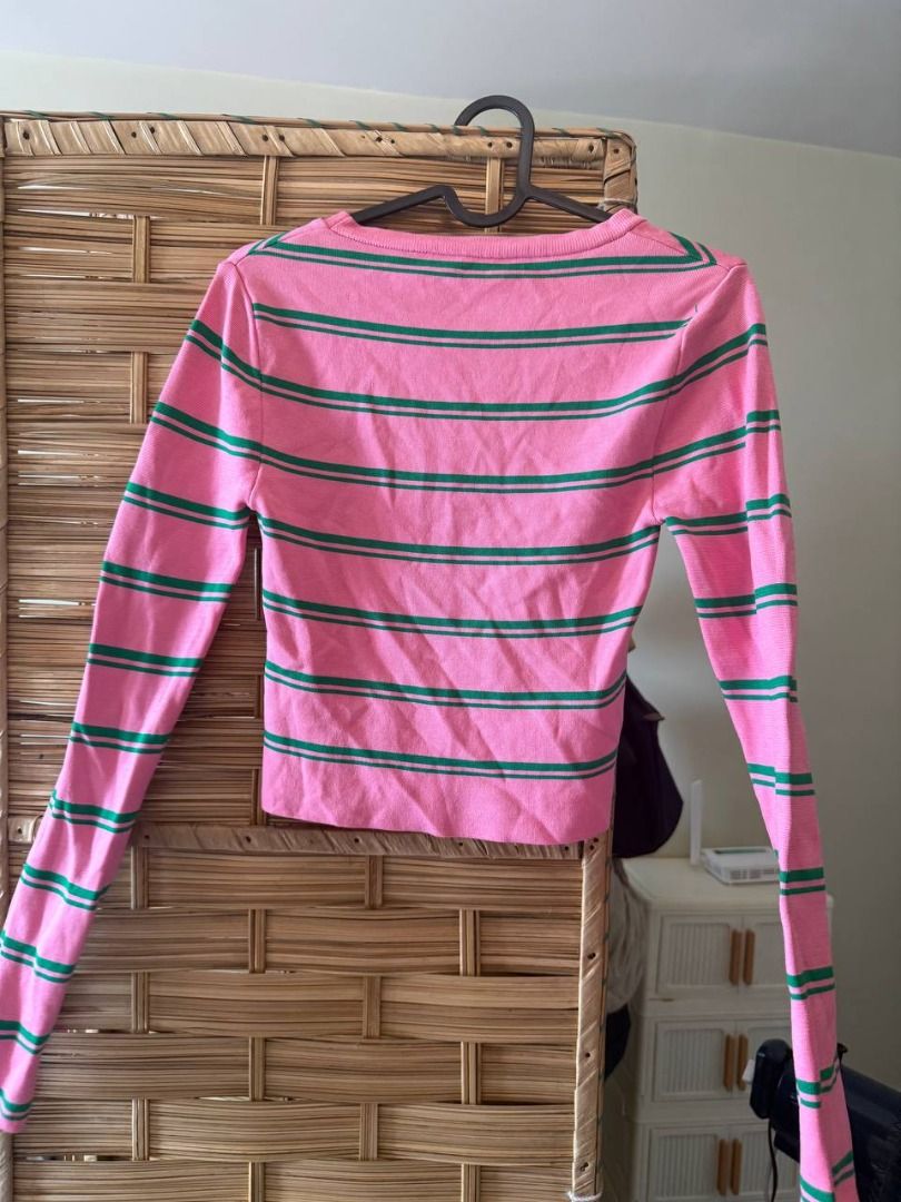 Zara Pink Green Striped Long Sleeve Cropped Top (Category: Longsleeves) located in Manila. Submitted by jimmy_juniorrr (Listing ID 1459171663, Image 2). Description: - Pink long sleeve top - Features green stripes - Cropped fit - Best fits size XS or S - Ideal for casual and everyday wear - Easily pairs with jeans or skirts - Comfortable material.