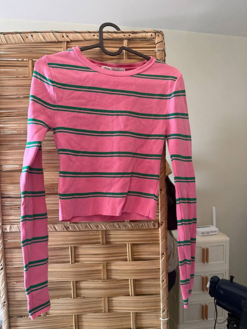 Zara Pink Green Striped Long Sleeve Cropped Top (Category: Longsleeves) located in Manila. Submitted by jimmy_juniorrr (Listing ID 1459171663, Image 1). Description: - Pink long sleeve top - Features green stripes - Cropped fit - Best fits size XS or S - Ideal for casual and everyday wear - Easily pairs with jeans or skirts - Comfortable material.