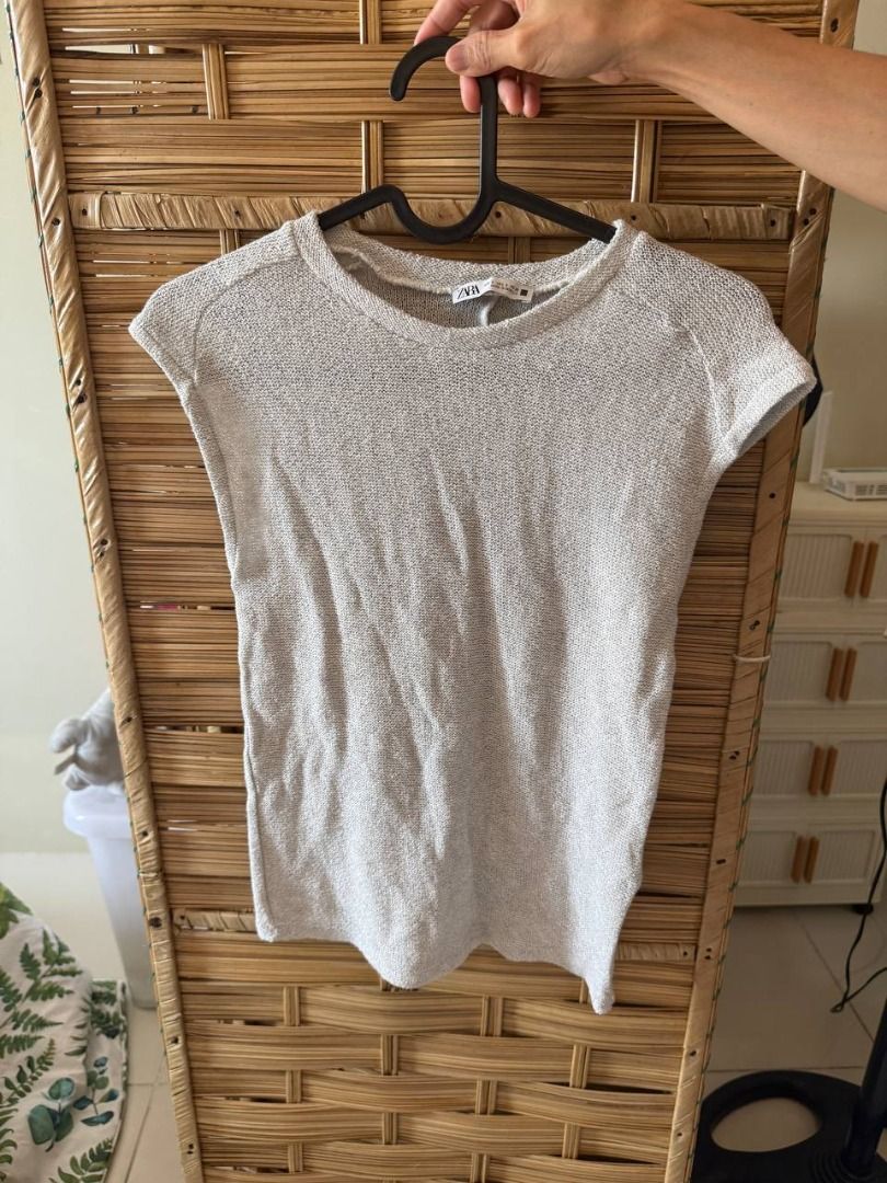 ZARA Textured Knit Cap Sleeve Top (Category: Blouses) located in Manila. Submitted by jimmy_juniorrr (Listing ID 1459196968, Image 1). Description: - Brand: Zara - Style: Textured knit top - Color: Light beige / Off-white - Features: Cap sleeves, round neckline - Occasion: Casual, everyday wear - Versatility: Easy to style up or down.