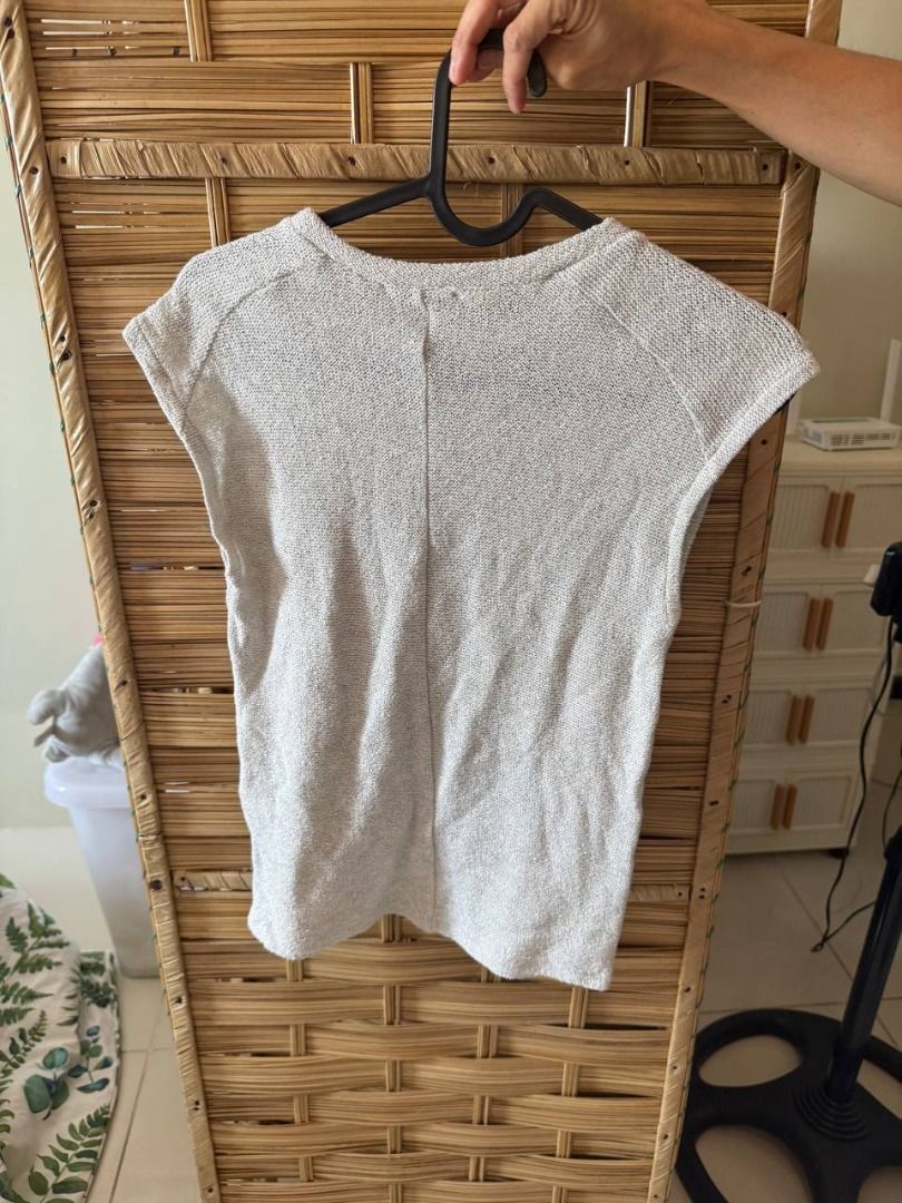 ZARA Textured Knit Cap Sleeve Top (Category: Blouses) located in Manila. Submitted by jimmy_juniorrr (Listing ID 1459196968, Image 2). Description: - Brand: Zara - Style: Textured knit top - Color: Light beige / Off-white - Features: Cap sleeves, round neckline - Occasion: Casual, everyday wear - Versatility: Easy to style up or down.